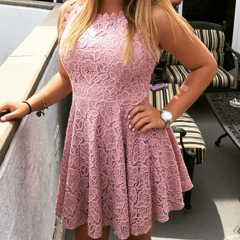 Elegant Pink Lace Dress - Picture 3 of 3